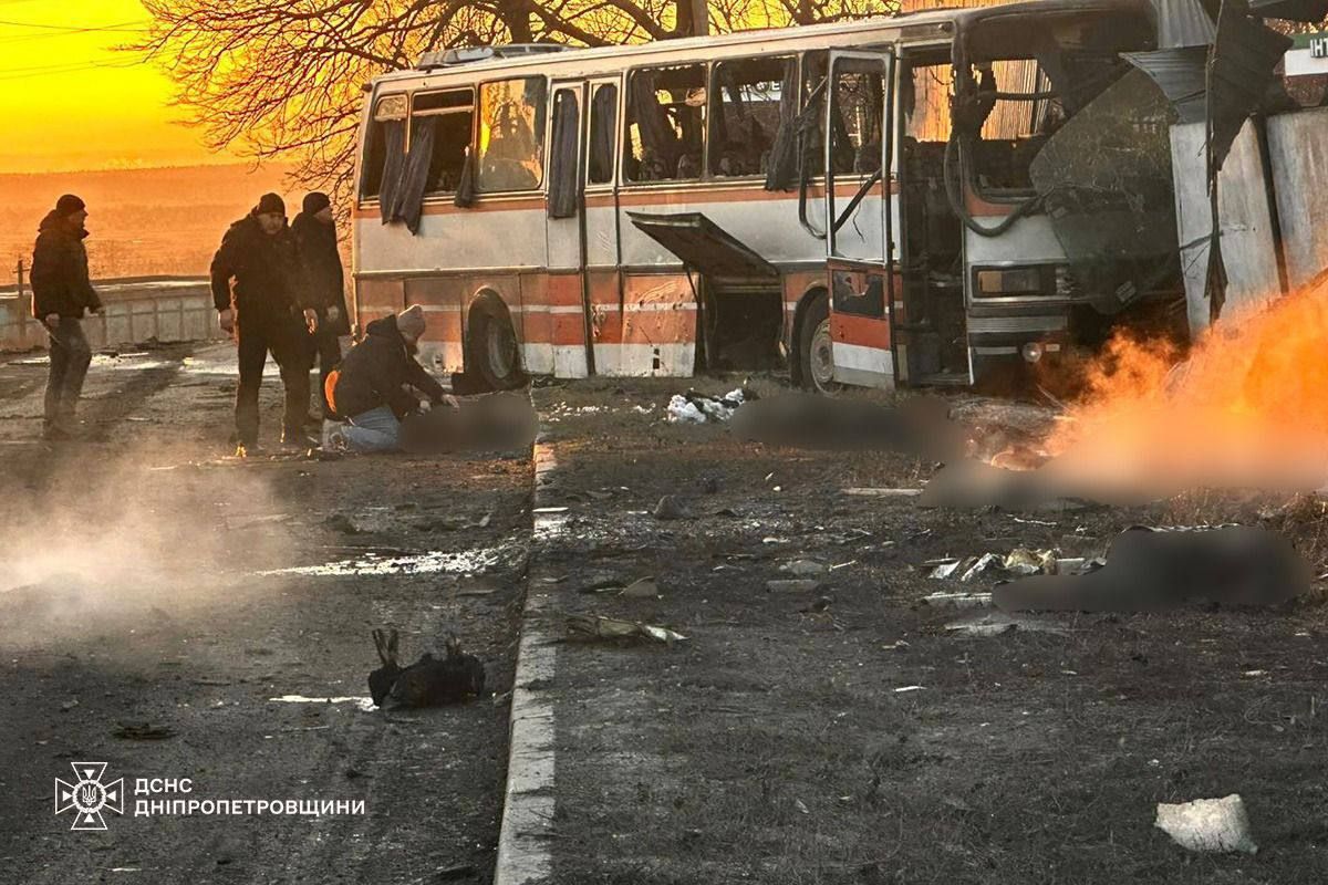 1216308310658372