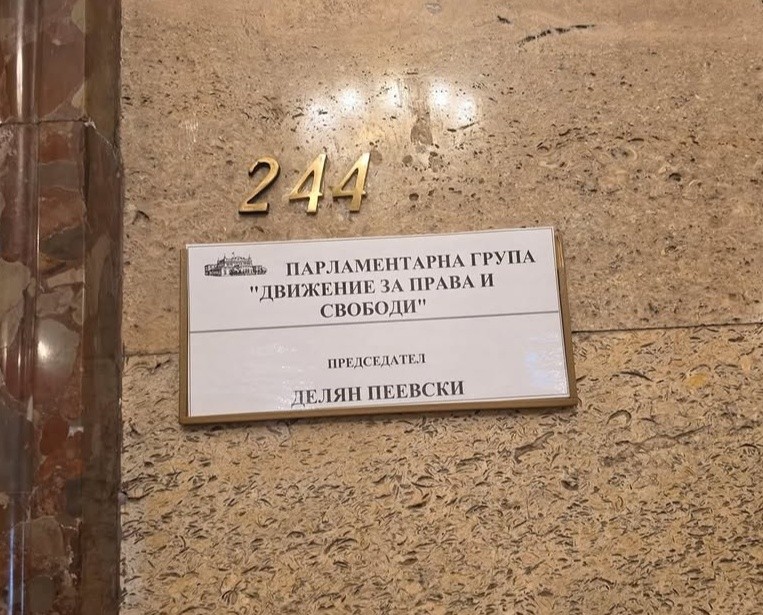1296381952651007