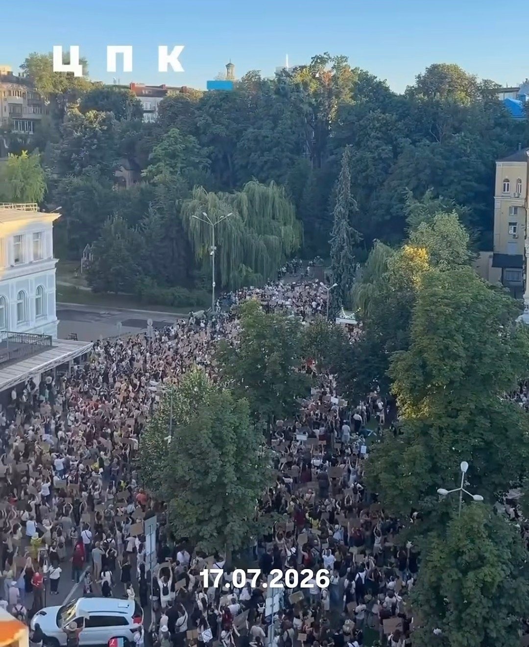 1352116087077593